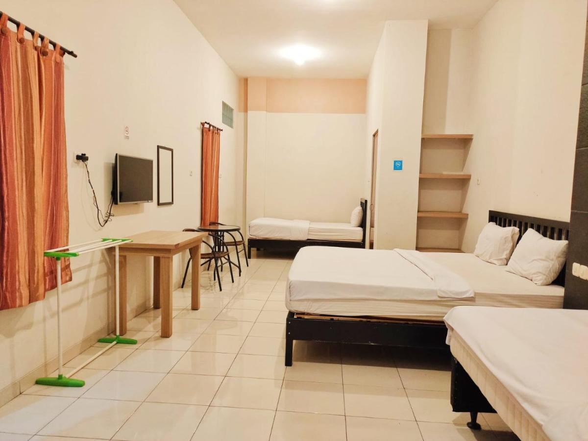 Hotel Syariah Tremigo Guesthouse Чиребон Экстерьер фото